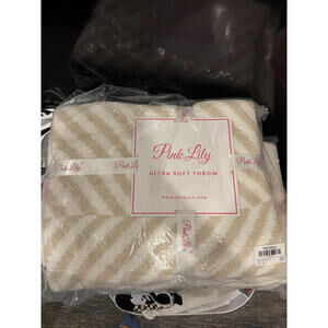 NWT Pink Lily Ultra Soft Throw
